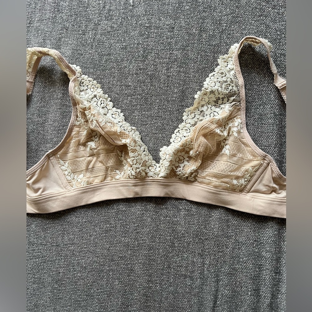 NWOT! Wacoal Lace Accent Cream Bra - Picture 2 of 4